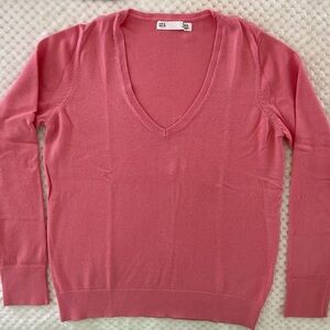 Sfera Soft Pink V-Neck Sweater size M
